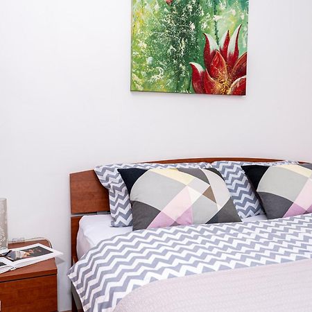 Apartments Veronika Паг Екстериор снимка