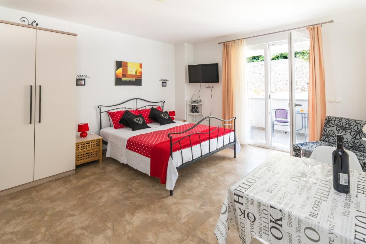 Apartments Veronika Паг Екстериор снимка