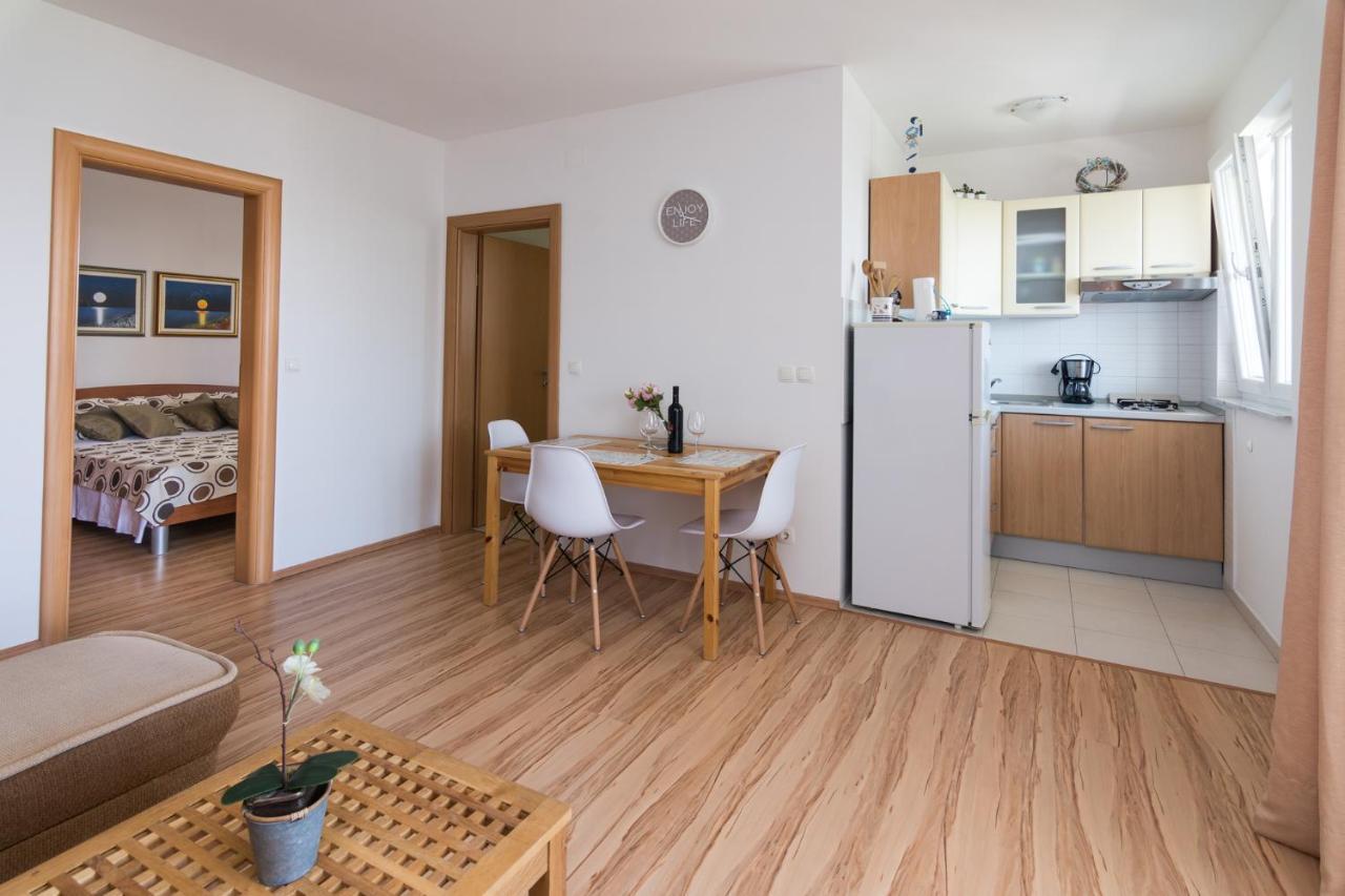 Apartments Veronika Паг Екстериор снимка