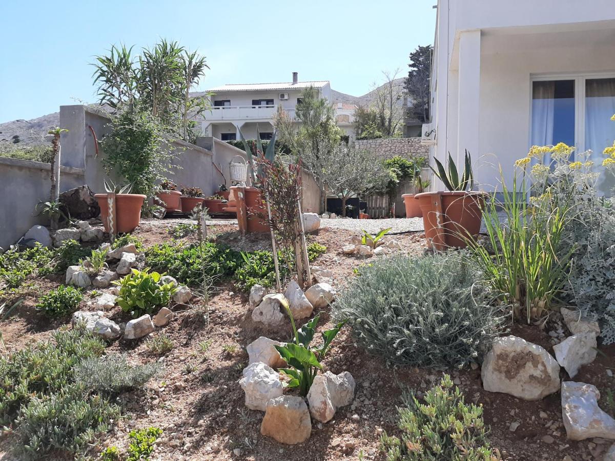 Apartments Veronika Паг Екстериор снимка
