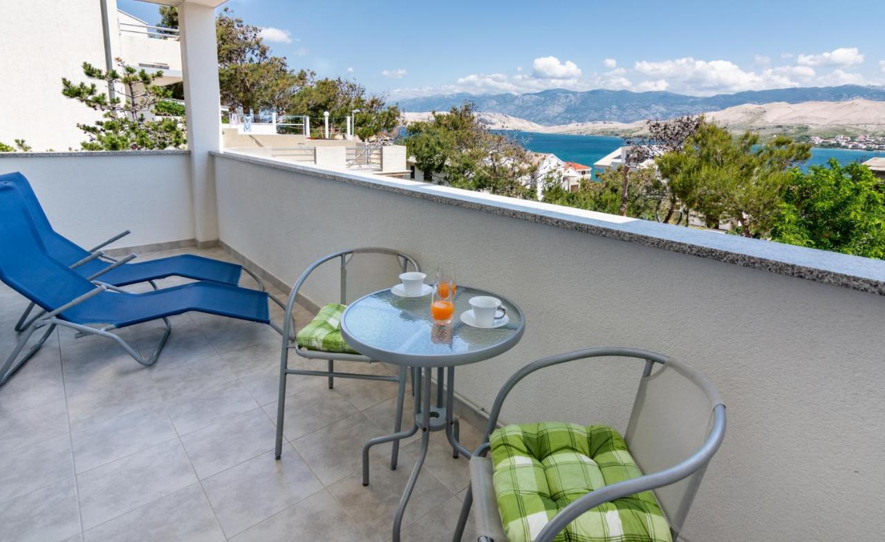 Apartments Veronika Паг Екстериор снимка