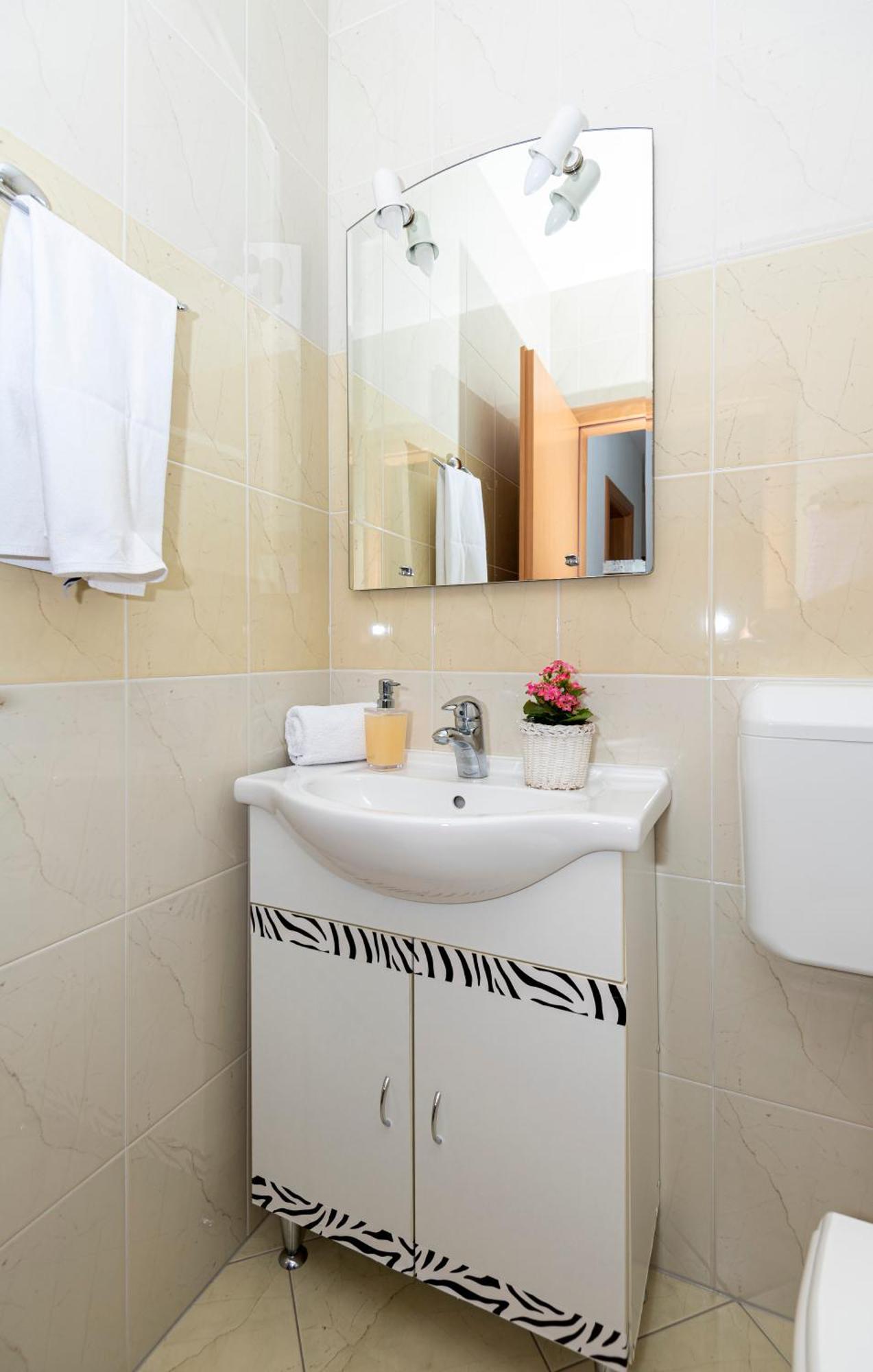Apartments Veronika Паг Екстериор снимка