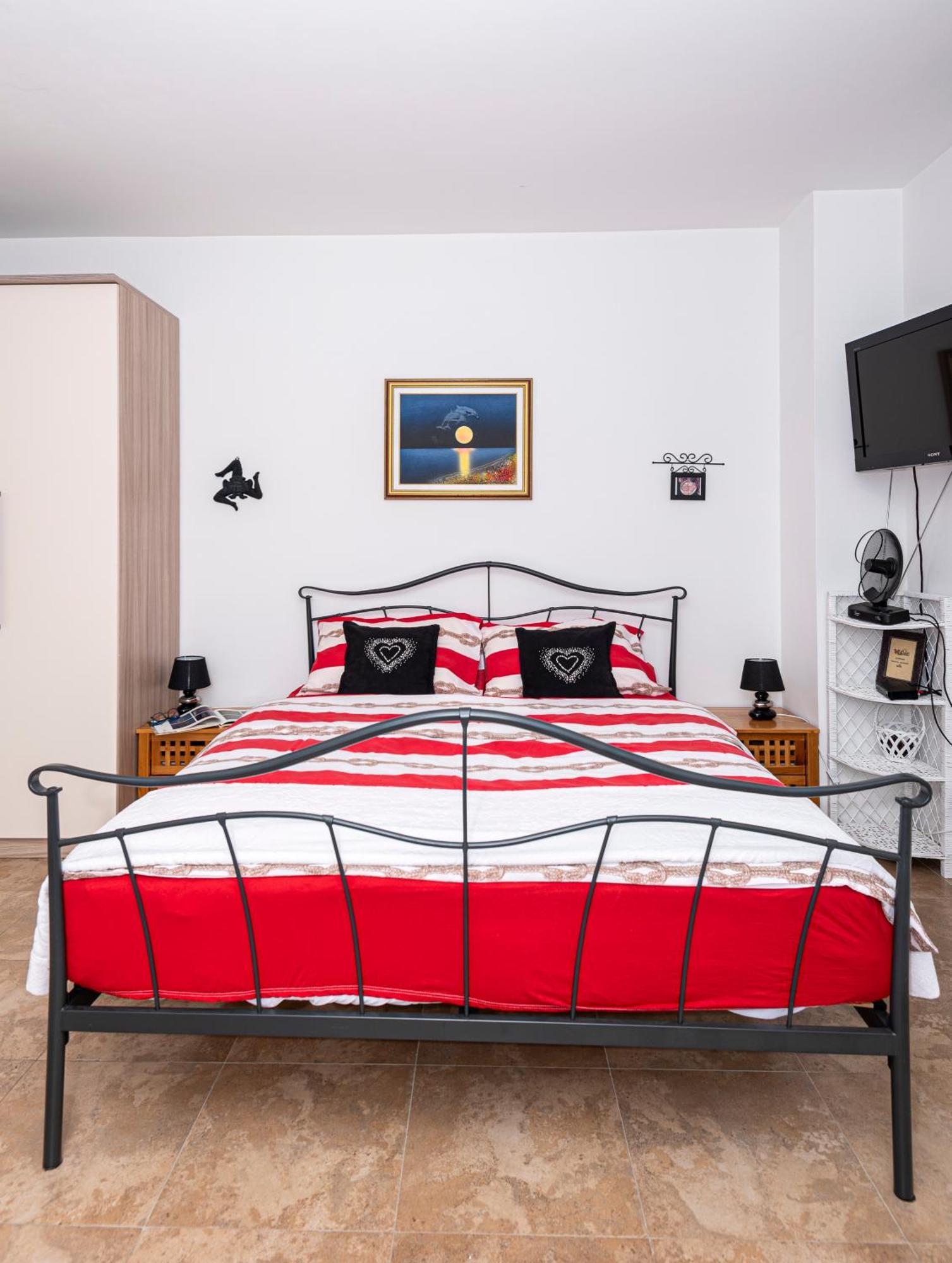 Apartments Veronika Паг Екстериор снимка